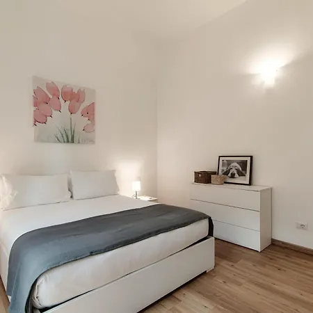 Sandy - By Myhomeincomo דירה