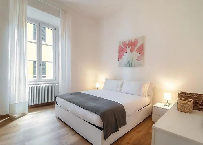 Sandy - By Myhomeincomo Cernobbio