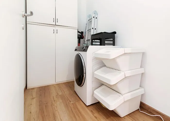 Sandy - By Myhomeincomo * Cernobbio