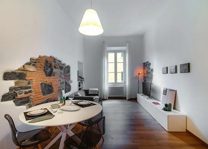 Sandy - By Myhomeincomo *