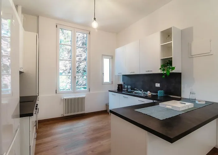 Sandy - By Myhomeincomo Cernobbio